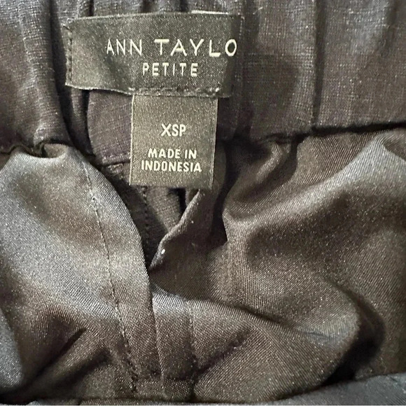 Ann Taylor women's PXS linen blend black cropped pants - Picture 3 of 4